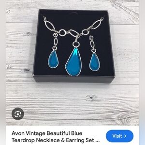 Avon Silver and Blue Teardrop Necklace Set